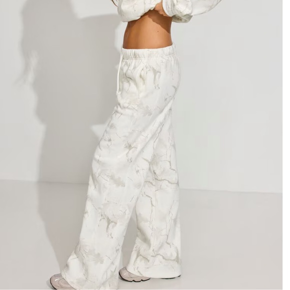 NWT Garage UltraFleece Straight Leg Sweatpants Winter Camo White - Picture 4 of 5